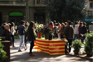 Diada de Sant Jordi 23 de abril en Barcelona. Venta de rosas en las Ramblas