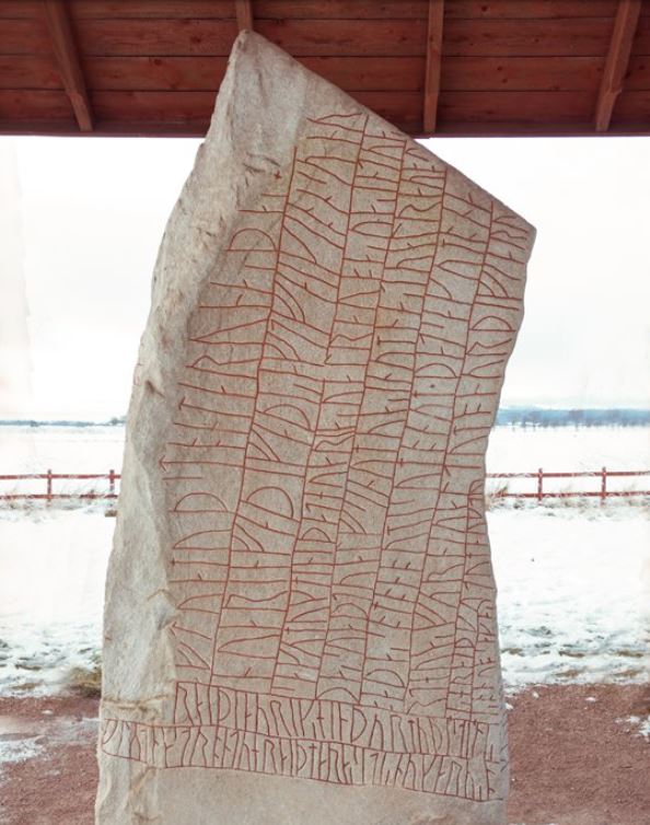 La piedra de Rök, la inscripción vikinga más larga del mundo