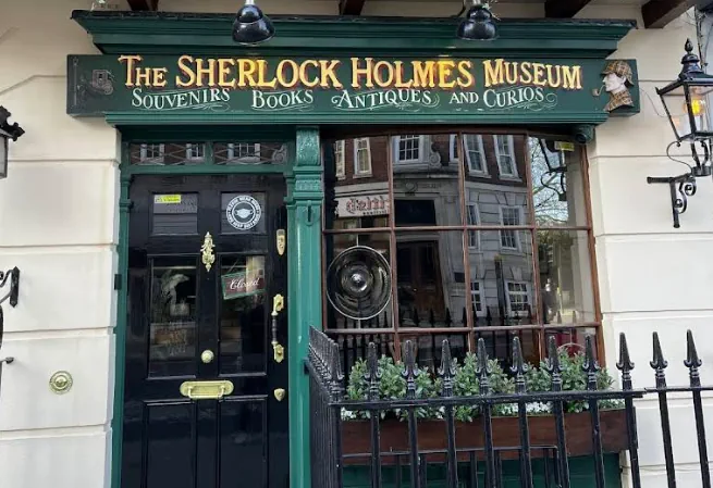 221B Baker St. The Sherlock Holmes Museum.