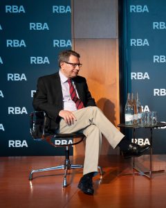 Robert D. Kaplan en la presentación de su libro Tierra Baldía