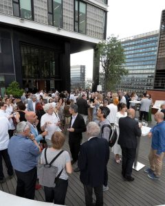 Exterior del Auditorio RBA. Cocktail
